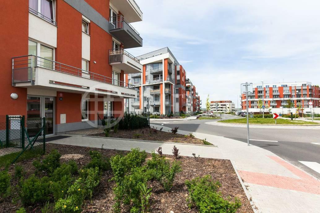 H+ Apartman Letiste Praha Praga Exterior foto