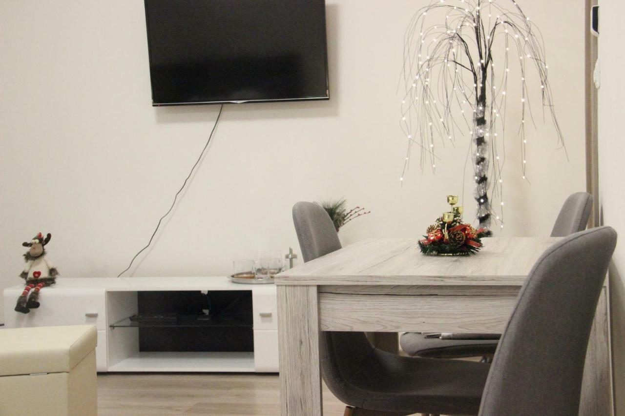 H+ Apartman Letiste Praha Praga Exterior foto