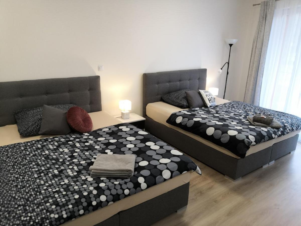 H+ Apartman Letiste Praha Praga Exterior foto